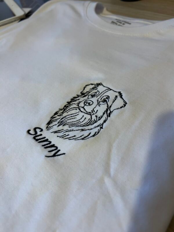 T-shirt motif de broderie portrait (One Line)